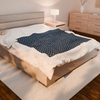 Blue Geometric Velveteen Plush Blanket – Cozy Retro Honeycomb Throw
