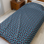 Blue Geometric Velveteen Plush Blanket – Cozy Retro Honeycomb Throw